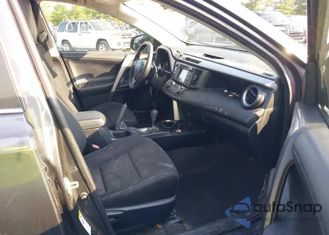 2017 Toyota Rav4 Hybrid Xle z USA, uszkodzony, nr VIN JTMRJREV3HD096787